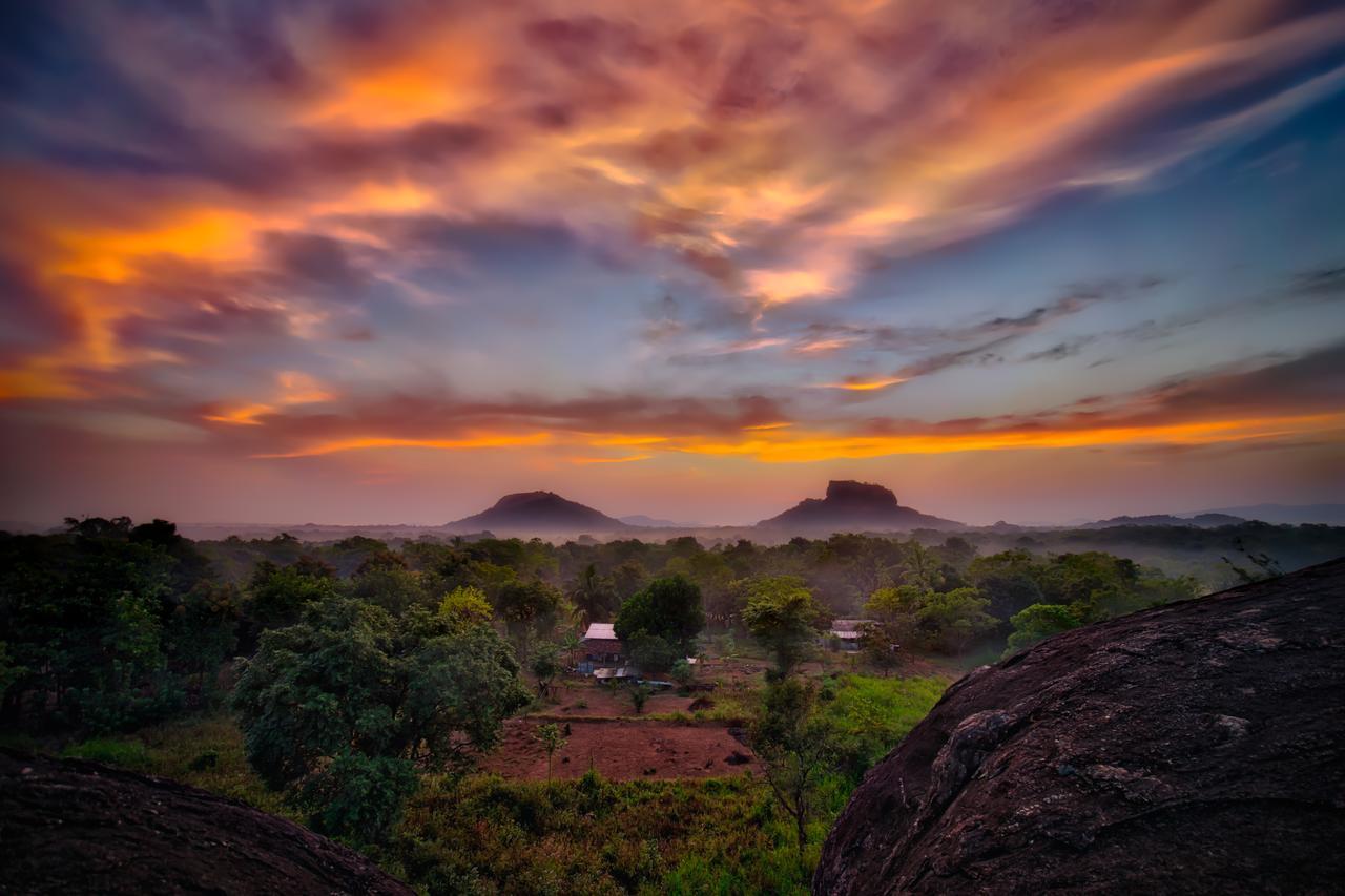 Choona Lodge 'View Of Sigiriya & Pidurangala With Sunrise' Buitenkant foto